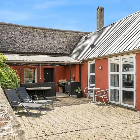 Edvardsine - 20m To The Fjord By Interhome