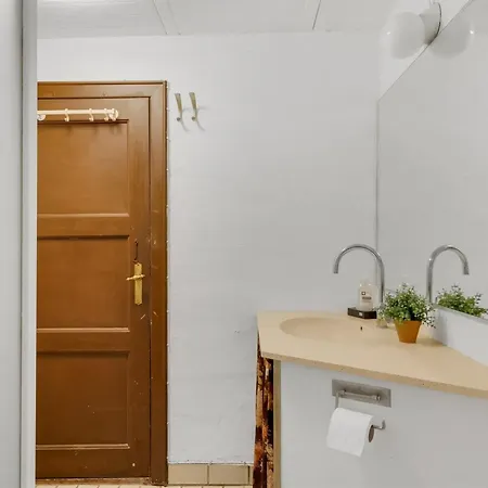 Edvardsine - 20m To The Fjord By Interhome Nyaraló